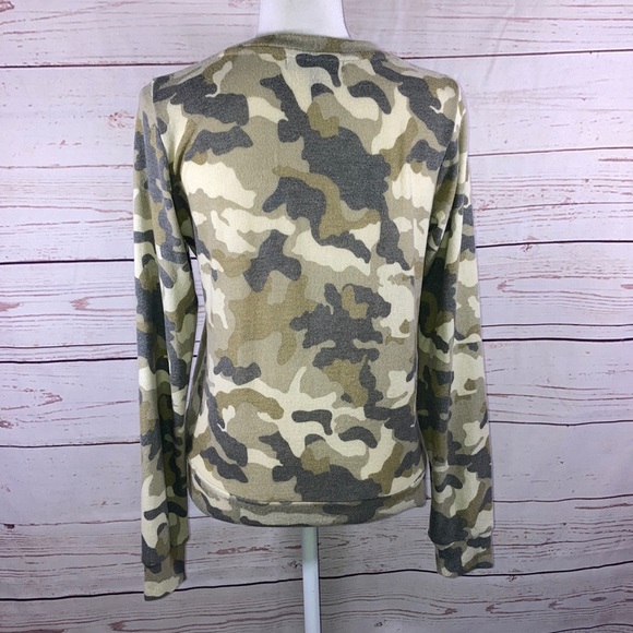 Derek Heart Lace up Camo top size M - Picture 2 of 6